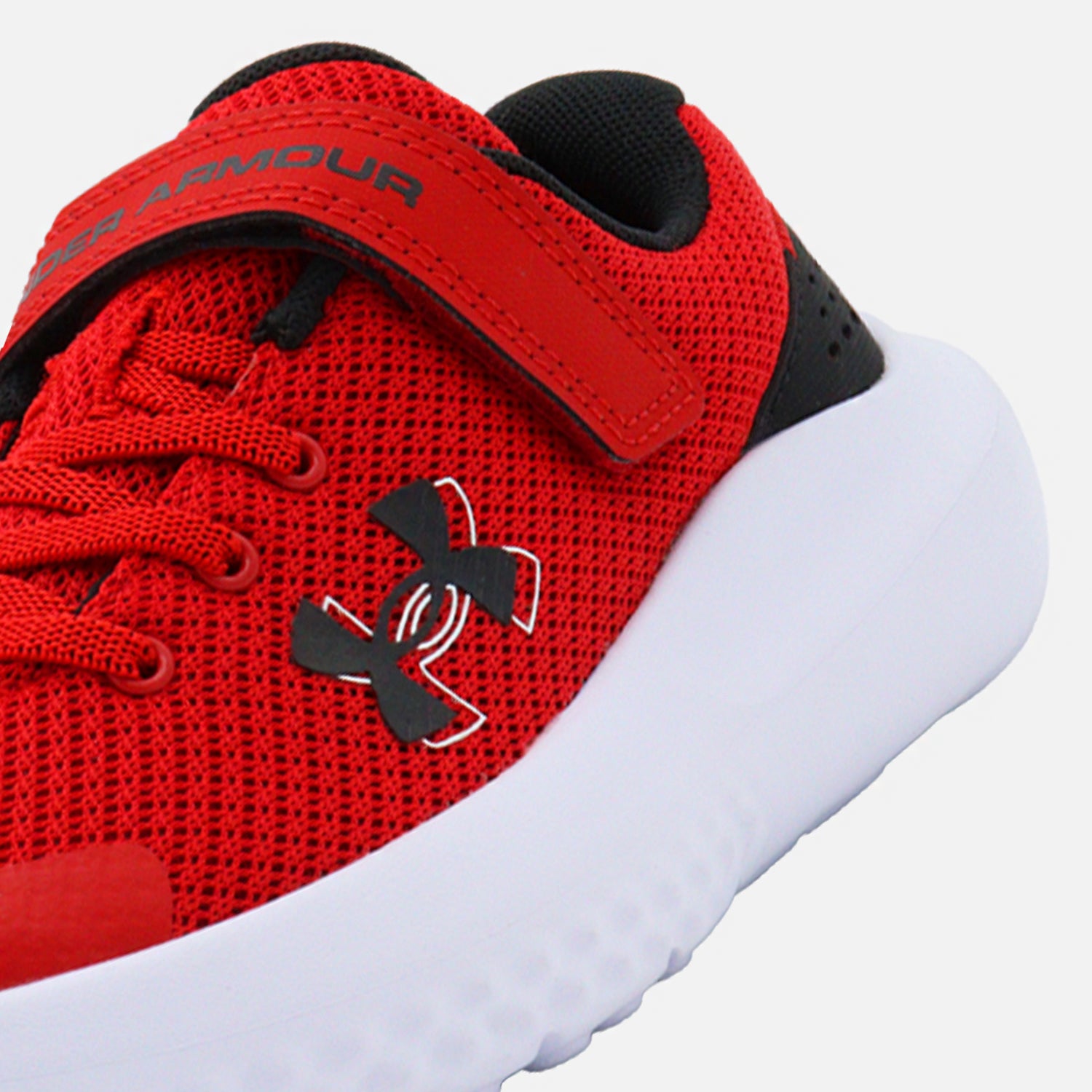 Tenis Under Armour Surge 4 AC
