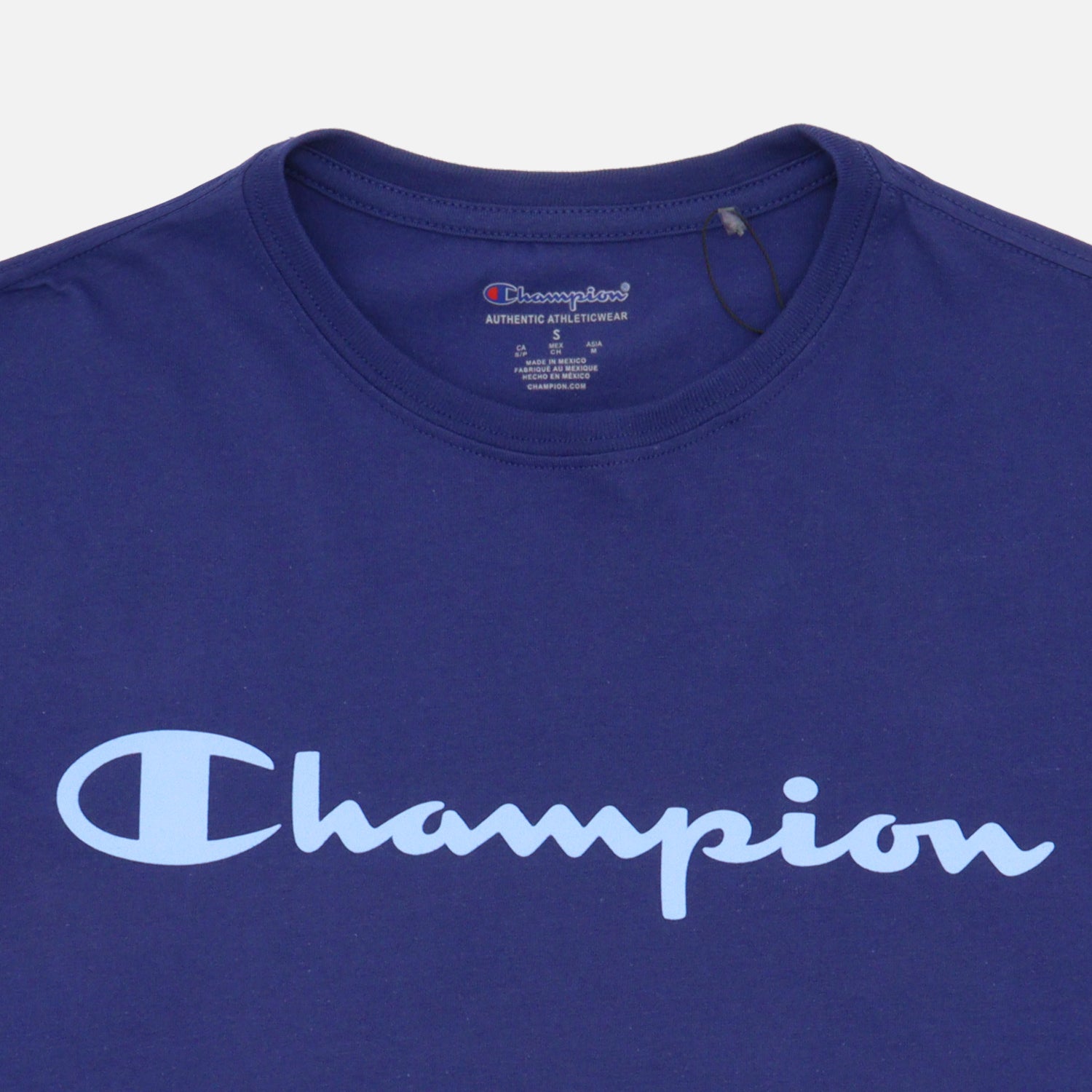 Playera Champion Logo Script para Hombre | Estilo Casual y Comodidad