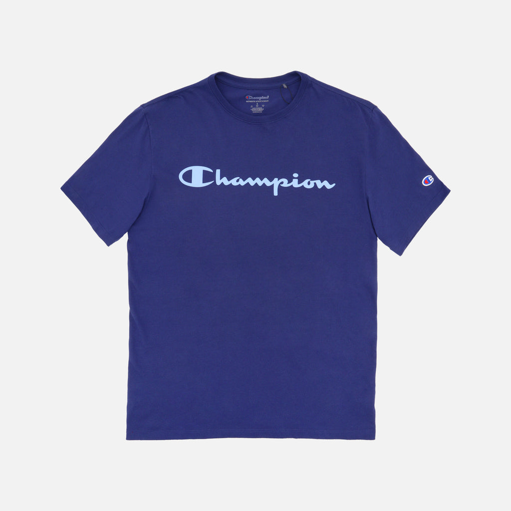 Playera Champion Logo Script para Hombre | Estilo Casual y Comodidad