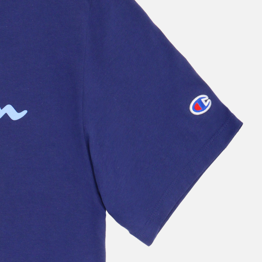 Playera Champion Logo Script para Hombre | Estilo Casual y Comodidad