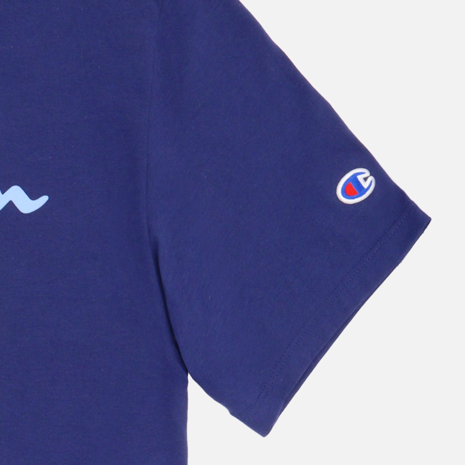 Playera Champion Logo Script para Hombre | Estilo Casual y Comodidad
