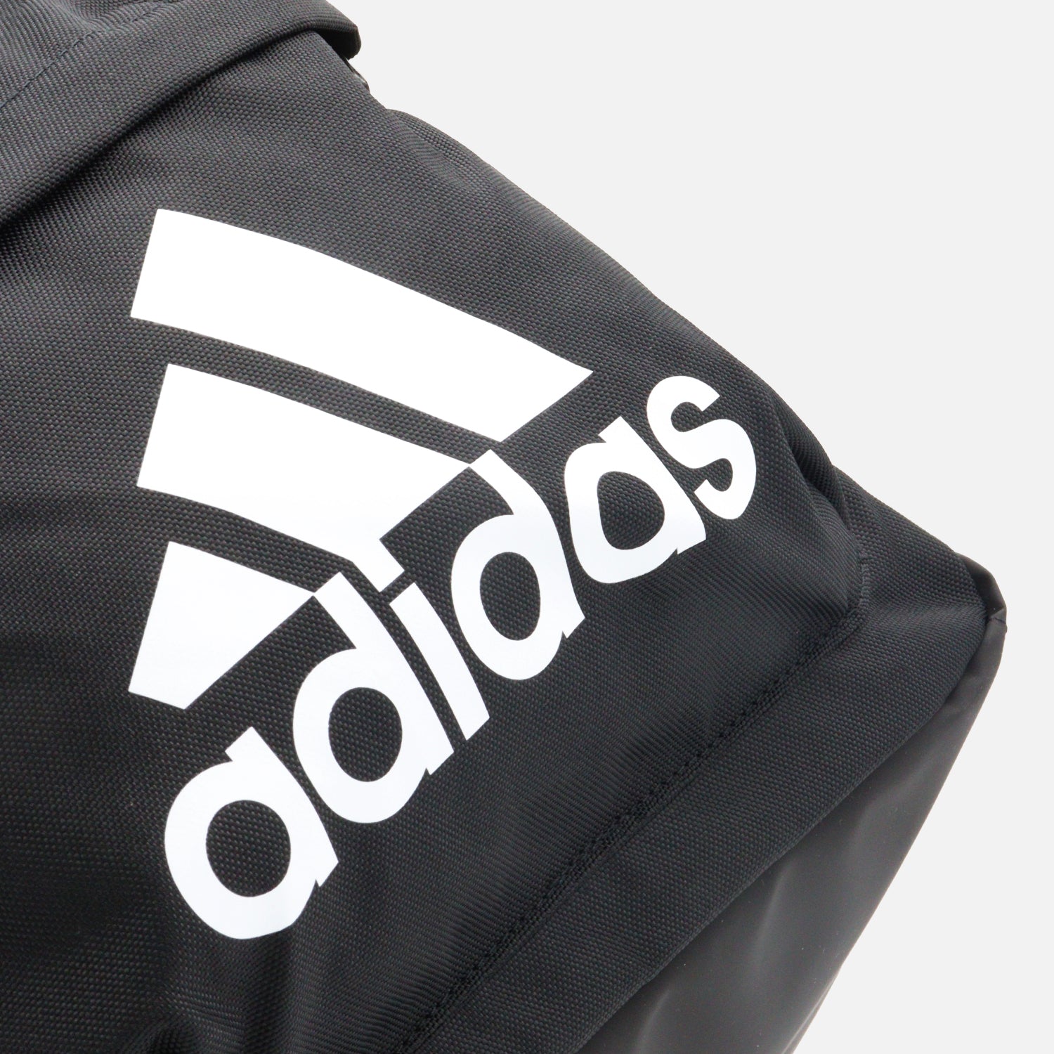 Mochila adidas Clásica Badge of Sport | Resistente, Espaciosa y Versátil para el Día a Día