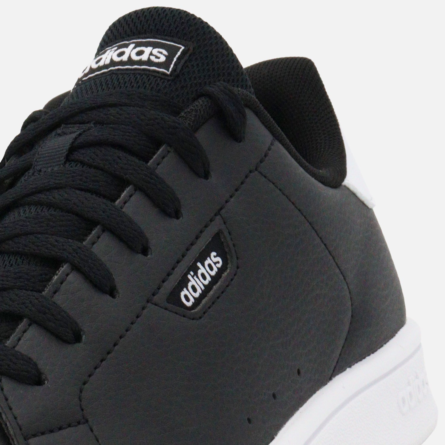 Tenis adidas Court Negros | Estilo Clásico y Comodidad Diaria