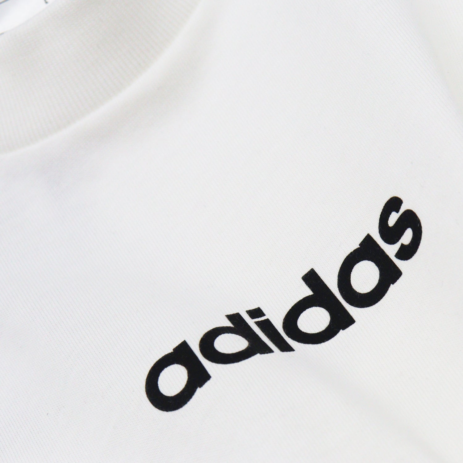 Playera adidas Essentials Linear Mujer