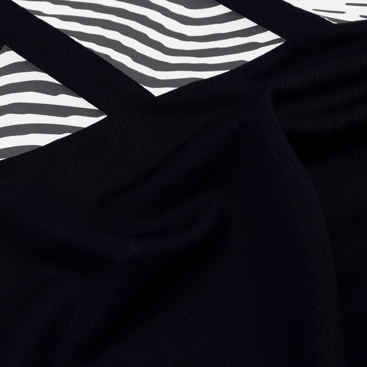 Playera deportiva Adidas negro para dama