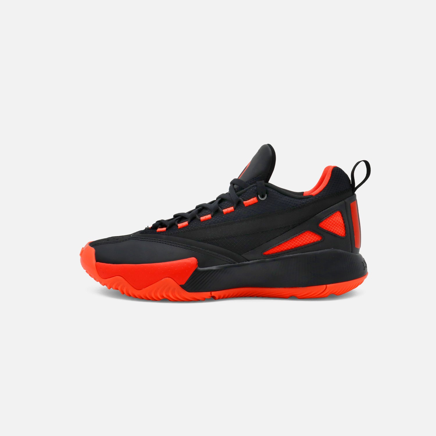 Tenis adidas Dame Certified 2 Hombre | Básquetbol y Alto Rendimiento | Titas